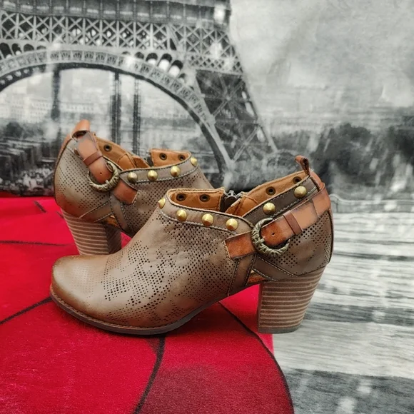 L' Artiste by Spring Step Kacie Ankle Booties 6.5-7 - Picture 1 of 11